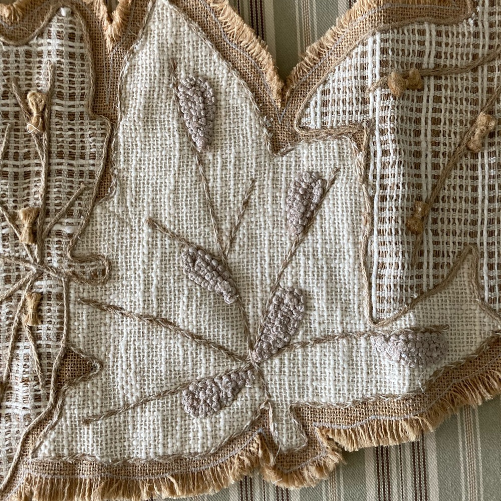Table runner - fall leaves - Picture 4 of 7
